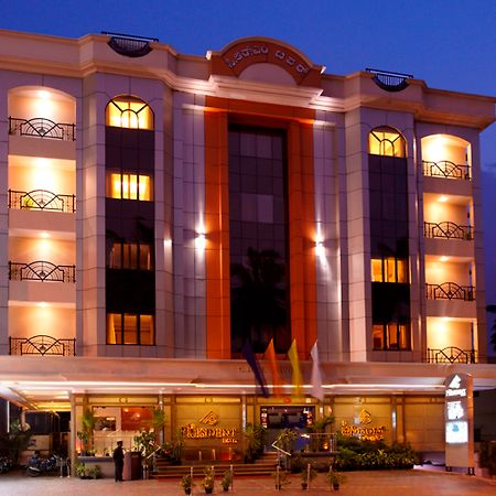 The President Hotel Bangalore Exteriör bild