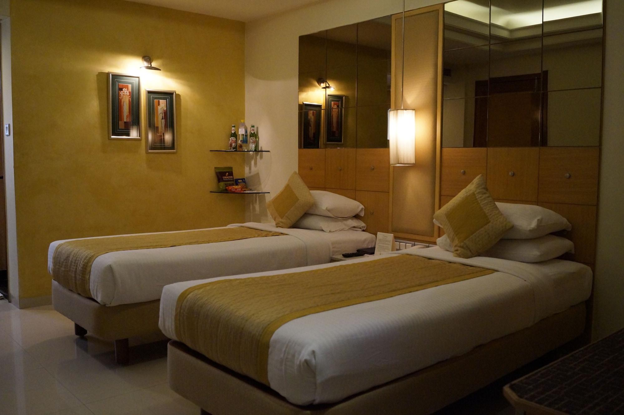 The President Hotel Bangalore Exteriör bild